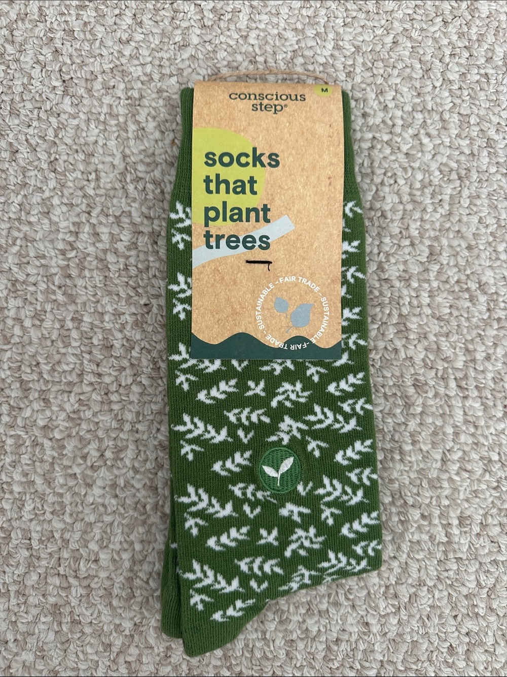 Conscious Step Men’s Green Leaf-Pattern Socks